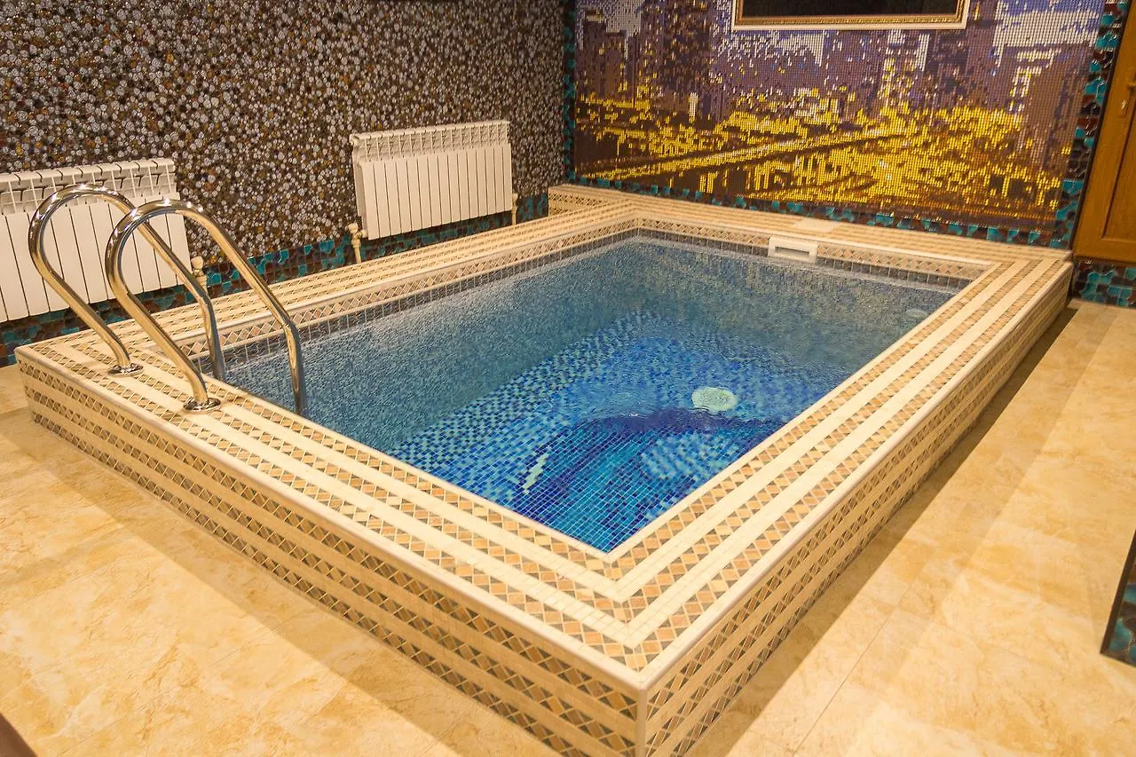 Salut Hotel Almatı
