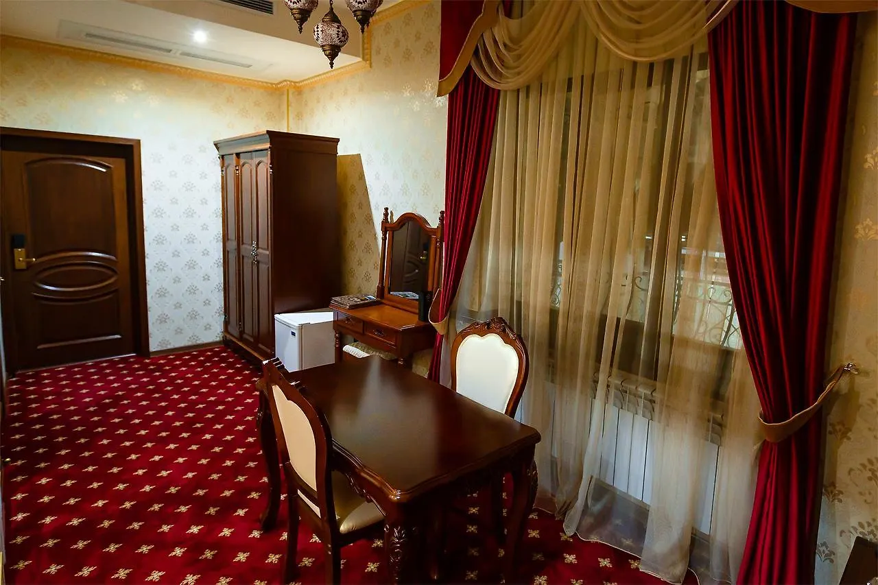 Salut Hotel Almatı