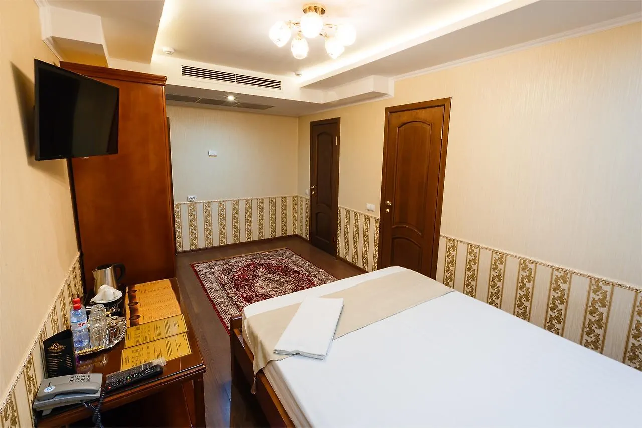 Salut Hotel Almatı 4*,