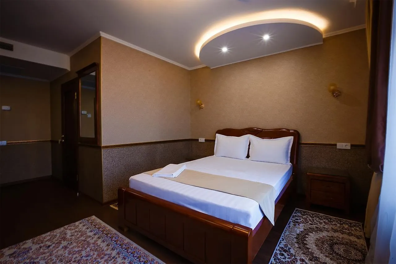 Salut Hotel Almatı 4*,