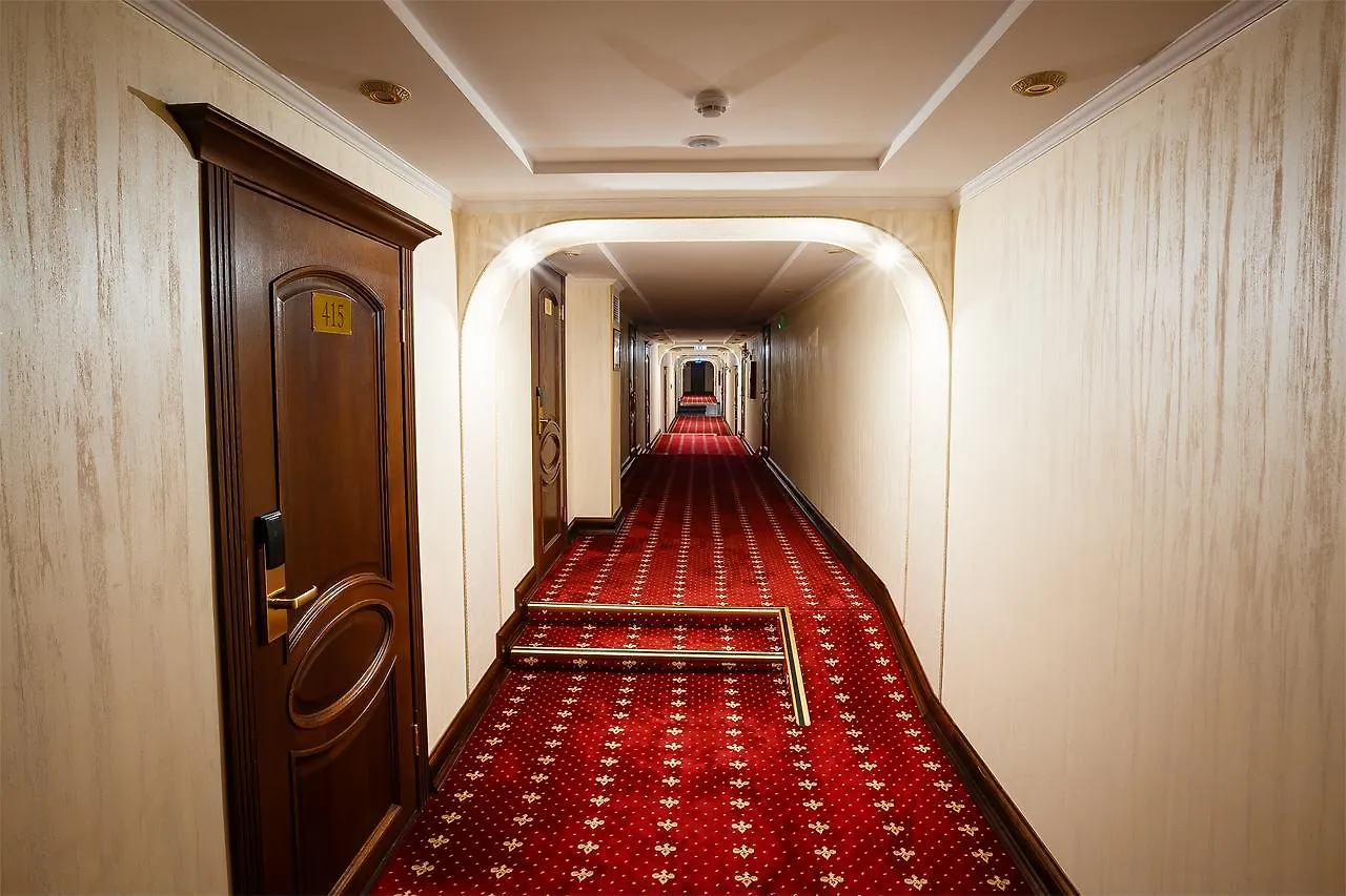 Salut Hotel Almatı
